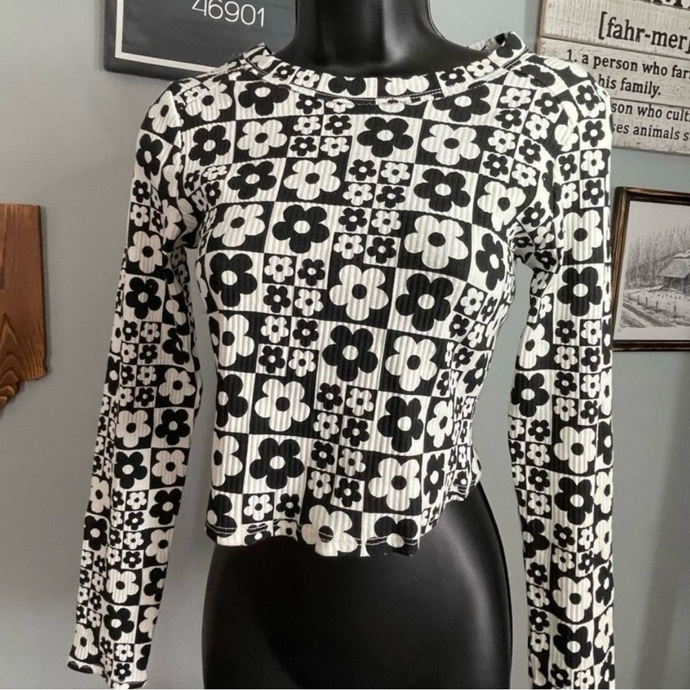 Black White Flower Floral Long Sleeve Tee T-Shirt Crop Top